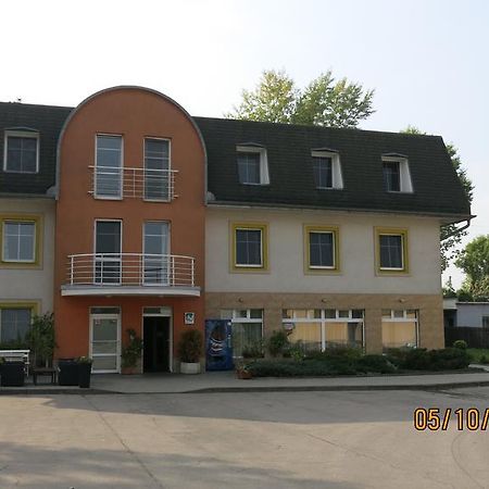 Hotel Ned Hockey นิมบูร์ค ภายนอก รูปภาพ